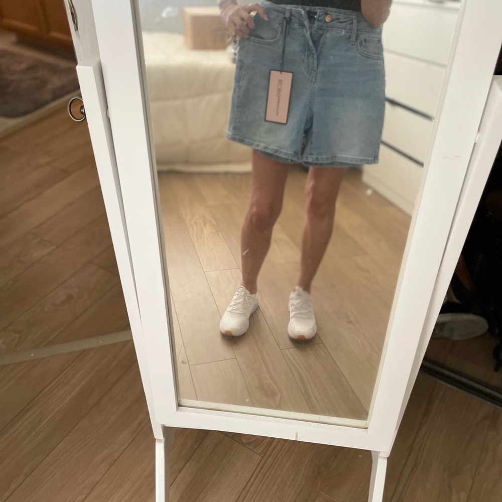 BCBG boyfriend shorts. Size 25.